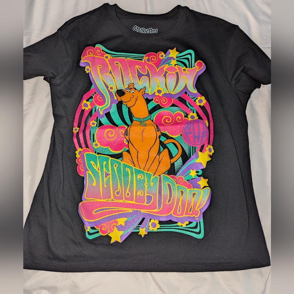 Adult Medium Scooby Doo Colorful Black Graphic Short Sleeve T-Shirt